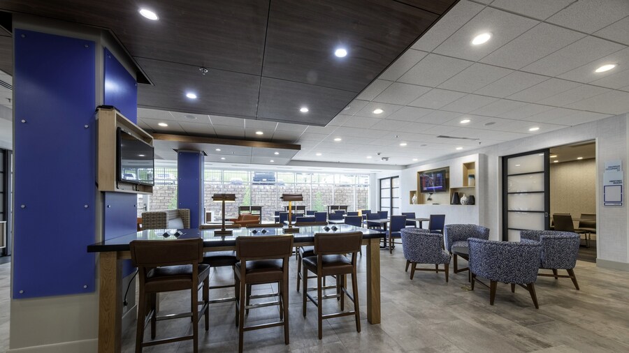 Holiday Inn Express & Suites Staunton by IHG