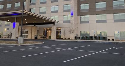 Holiday Inn Express & Suites Staunton by IHG