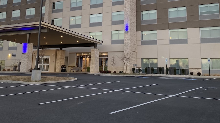 Holiday Inn Express & Suites Staunton by IHG