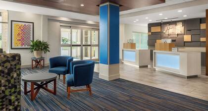 Holiday Inn Express & Suites Staunton by IHG