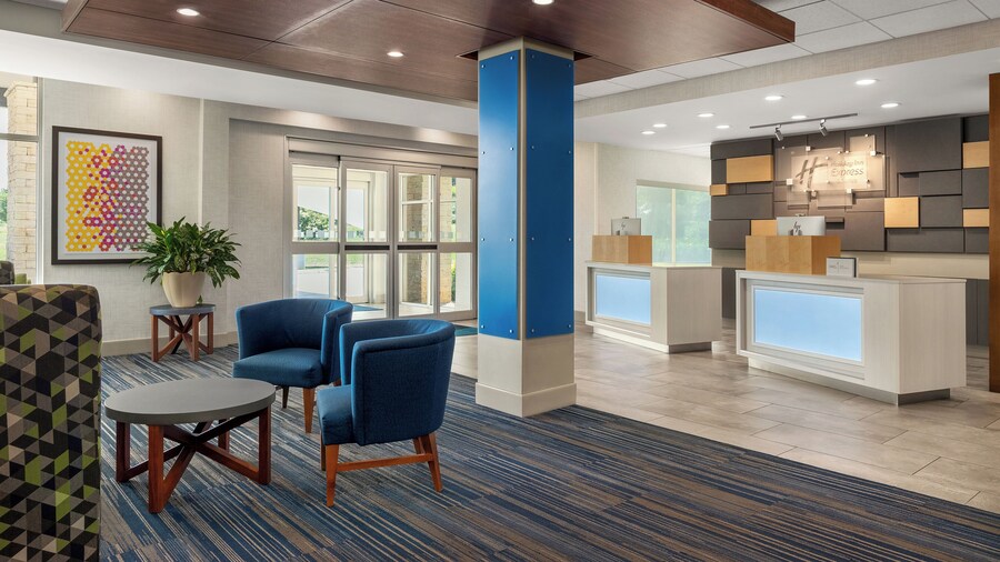 Holiday Inn Express & Suites Staunton by IHG