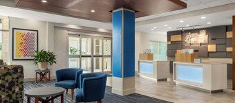 Holiday Inn Express & Suites Staunton by IHG