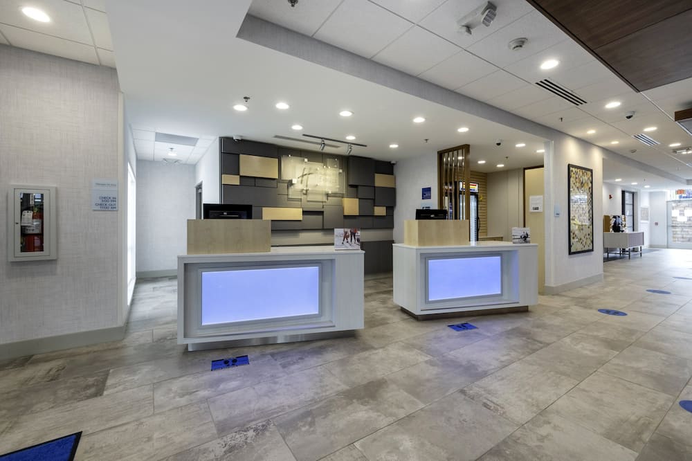 Holiday Inn Express & Suites Staunton by IHG