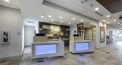 Holiday Inn Express & Suites Staunton by IHG