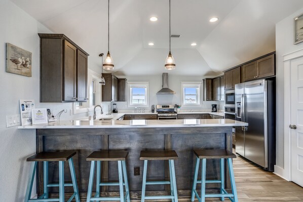 Kjøleskap, mikrobølgeovn, ovn og kokeplater