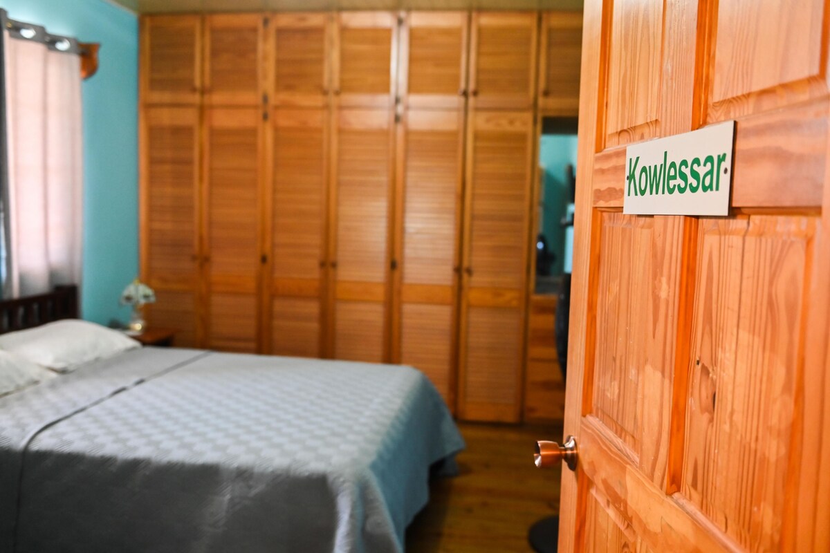 Habitación estándar | Caja de seguridad en la habitación, muebles diferentes y escritorio 