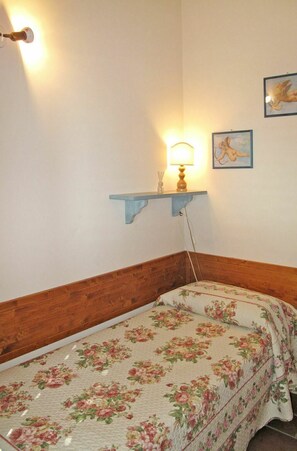3 bedrooms, iron/ironing board, travel cot, free WiFi