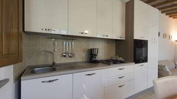 Microondas, horno, lavavajillas y congelador