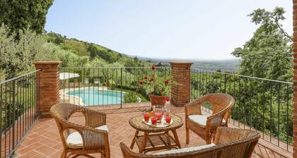 Atemberaubendes alleinstehendes Ferienhaus mit privatem Pool, Klimaanlage, W-LAN, TV und Terrasse