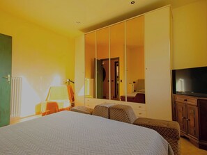 6 Schlafzimmer, Bügeleisen/Bügelbrett, Reisekinderbett, kostenloses WLAN
