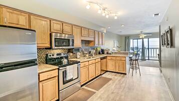 Fridge, microwave, stovetop, dishwasher