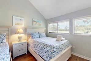 3 bedrooms, iron/ironing board, WiFi, bed sheets