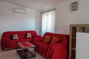 Video games - Spacious attic room in historic center (Orosei)