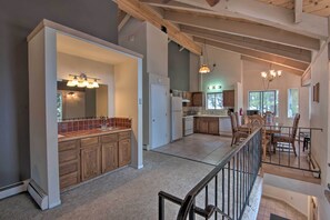 Fridge, microwave, stovetop, dishwasher - Stateline Ski House: Walk to Boulder Lift! (Stateline)