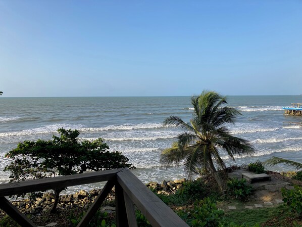 Privatstrand, Sonnenschirme, Strandtücher