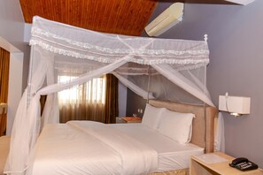 3 camere