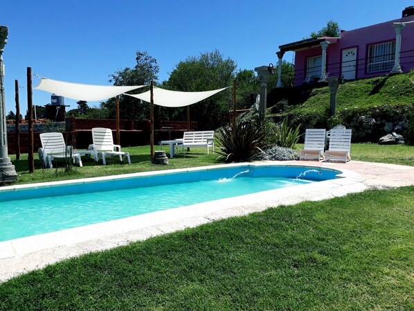 Courtyard - Cabañas & Apart Yki Shamuaika (Capilla del Monte)