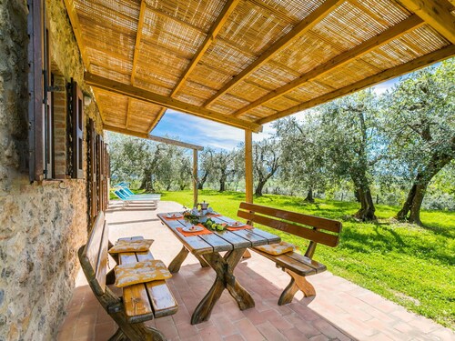 Wonderful private villa for 6 guests with WIFI, private pool, TV, terrace and pets allowed