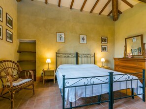 4 bedrooms, free WiFi - Beautiful private villa for 9 guests with private pool, WIFI, terrace and pets allowed (Pergine Valdarno)