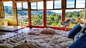 Honeymoon Studio, Hot Tub, Valley View | 2 bedrooms, Egyptian cotton sheets, premium bedding, Tempur-Pedic beds