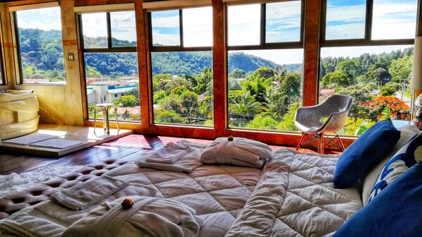 Honeymoon Studio, Hot Tub, Valley View