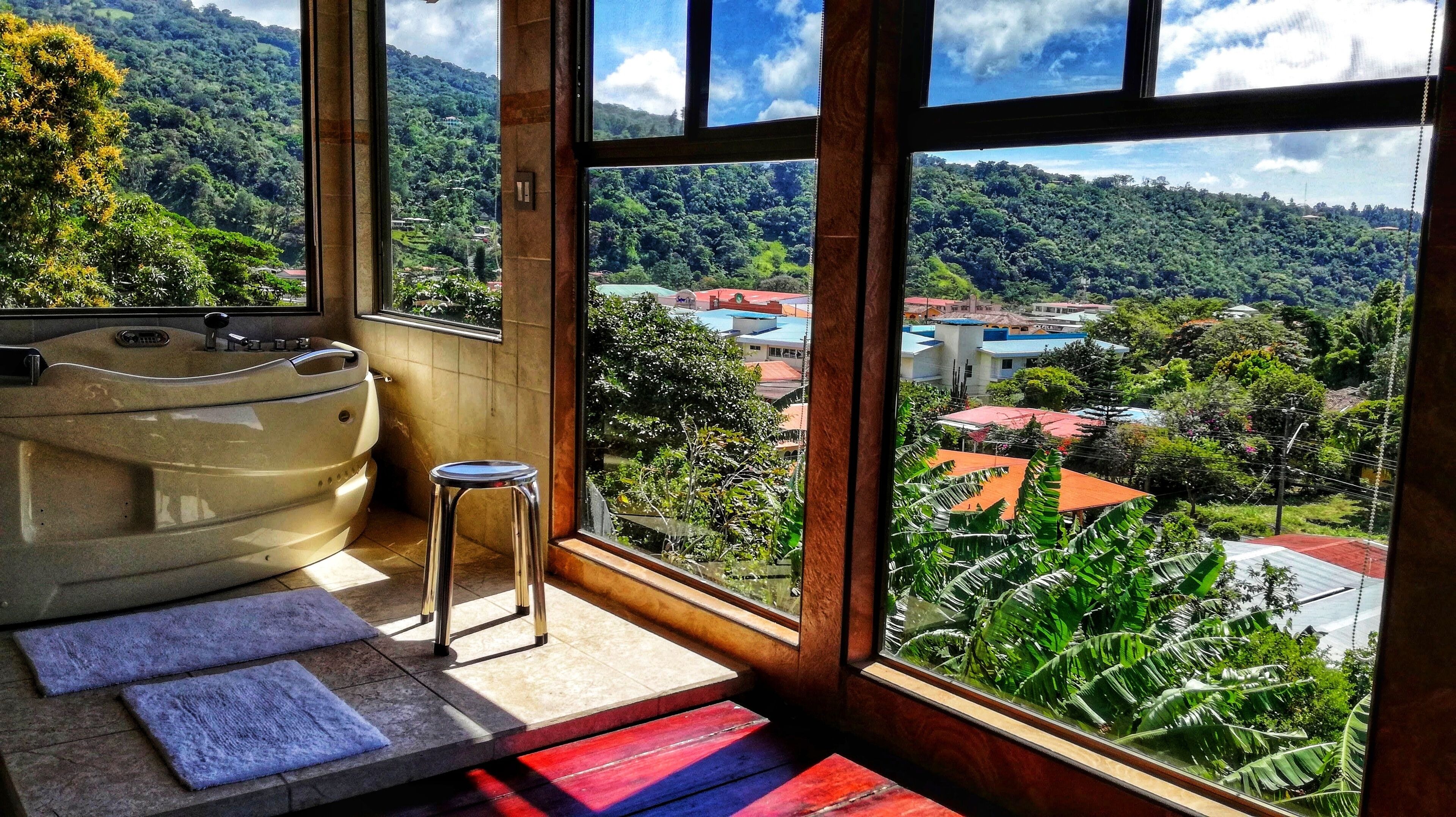 Studio Bulan Madu, hot tub, pemandangan lembah | Pemandangan balkon