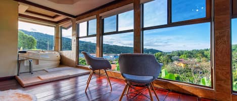 Studio trăng mật, bồn tắm nước nóng, quang cảnh thung lũng | 2 phòng ngủ, bộ trải giường bằng vải cotton Ai Cập