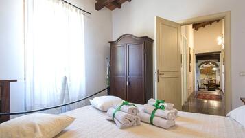 4 camere, culla da viaggio, Wi-Fi gratuito