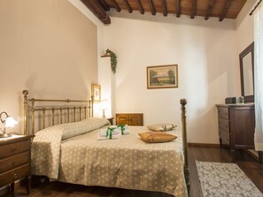 4 bedrooms, travel cot, free WiFi