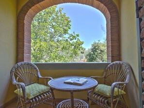Dining - Stunning private villa for 6 people with private pool, hot tub, WIFI, TV, patio and pets allowed (Civitella In Val Di Chiana)