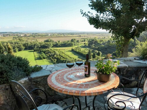 Beautiful private villa for 9 guests with A/C, private pool, WIFI, TV, terrace and pets allowed