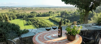 Beautiful private villa for 9 guests with A/C, private pool, WIFI, TV, terrace and pets allowed