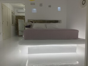 5 bedrooms, desk, iron/ironing board, free WiFi