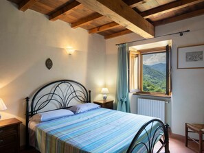 4 bedrooms, travel cot, free WiFi