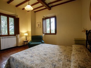 5 bedrooms, travel cot, free WiFi