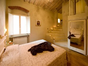 4 slaapkamers, een strijkplank/strijkijzer, reisbedje, gratis wifi