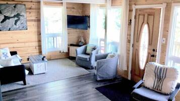 Smart-TV, Kamin, Stereoanlage