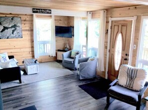 Smart TV, fireplace, stereo
