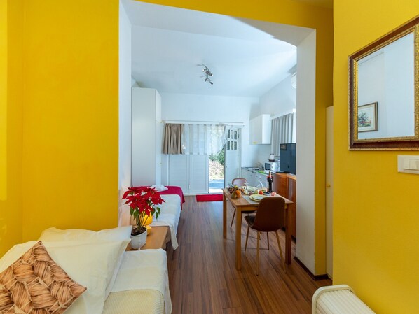 Iron/ironing board, internet, bed sheets, wheelchair access
