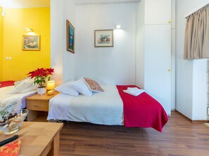 Iron/ironing board, Internet, bed sheets, wheelchair access