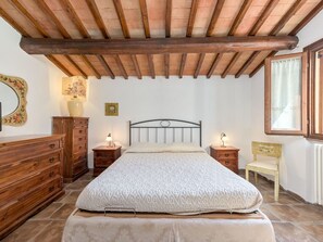4 bedrooms, travel cot, free WiFi