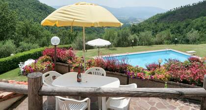 Schönes alleinstehendes Ferienhaus mit W-LAN, privatem Pool, TV, Innenhof und Haustiere erlaubt