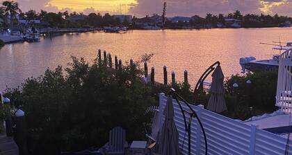 Walk to Sombrero Beach!