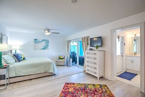 5 bedrooms, iron/ironing board, WiFi, bed sheets - Walk to Sombrero Beach! (Marathon)