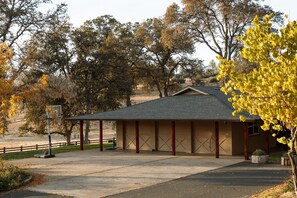 Property grounds - Graham Ranch Yosemite (Groveland)