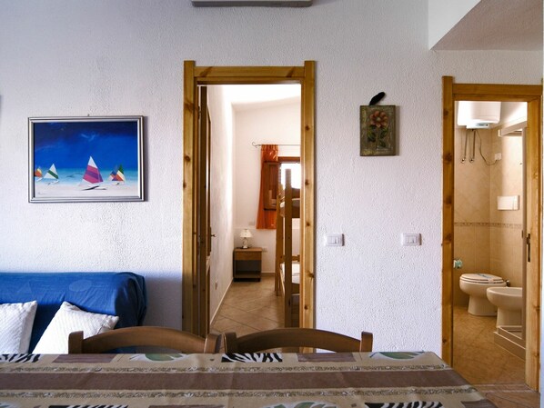 2 bedrooms, travel crib, WiFi, bed sheets