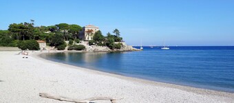 Wonderful private villa for 4 people with TV, terrace and pets allowed