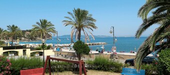 Stunning private villa for 4 people with TV, terrace and pets allowed