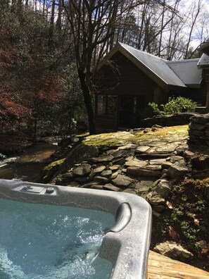 Outdoor spa tub - Tranquil Elegance, Secluded & Romantic-Luxury Retreat by Beautiful Creek (FERGUSON)
