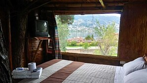 標準客房, 1 張特大雙人床, 湖景